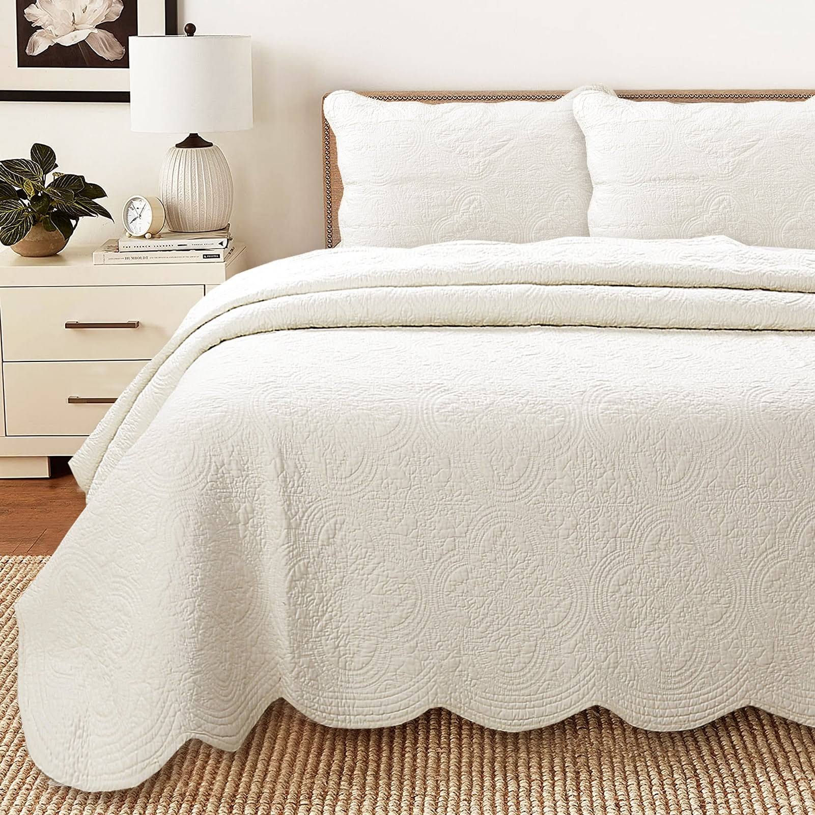 Copper Grove Sagano Blantyre Scalloped Edge Cotton 3-Piece Quilt Bedding Set - Off White - Queen - Product image 1